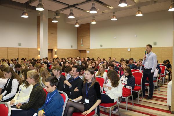 Eka Tkeshelashvili talks to young Ukrainians