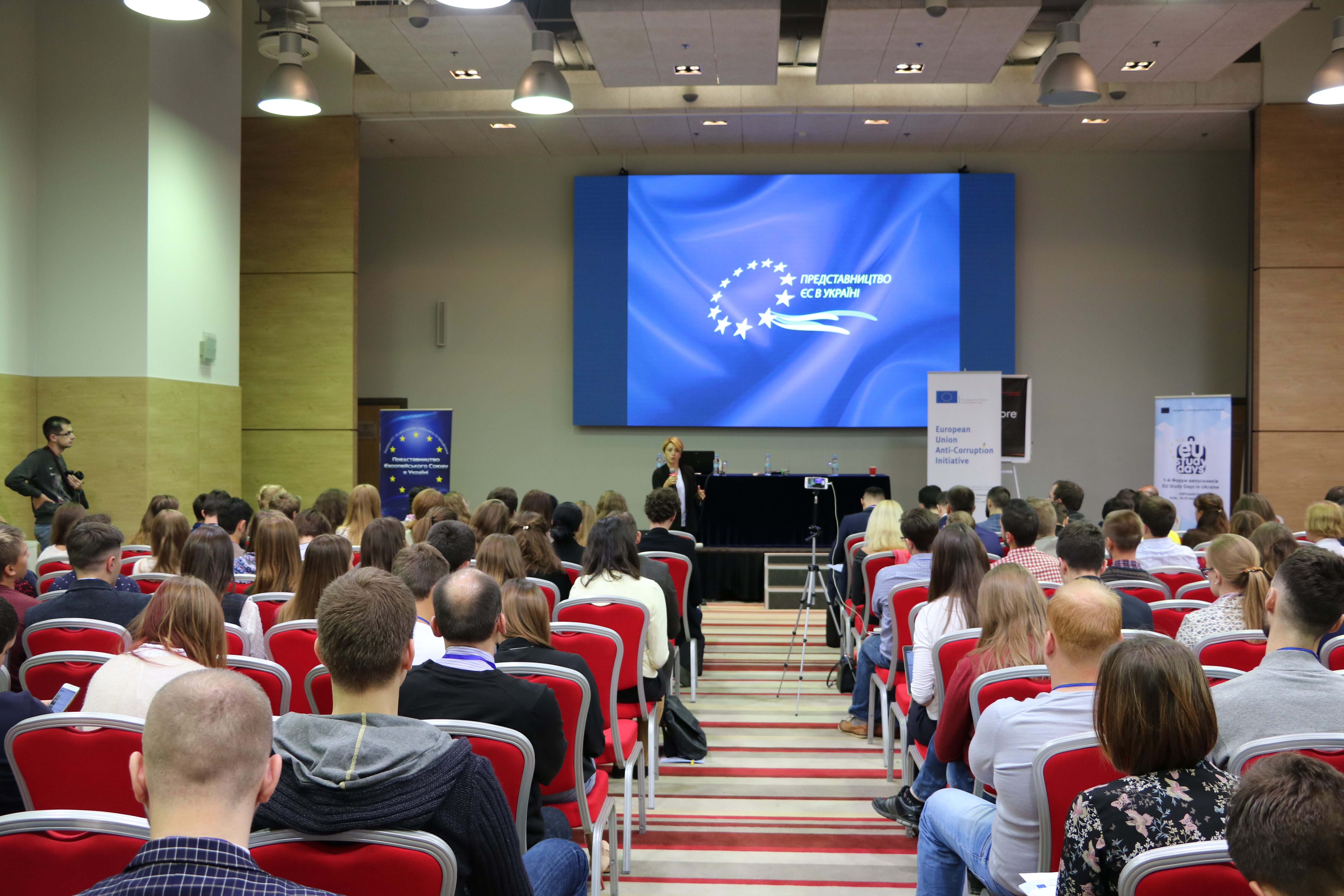 Eka Tkeshelashvili talks to young Ukrainians